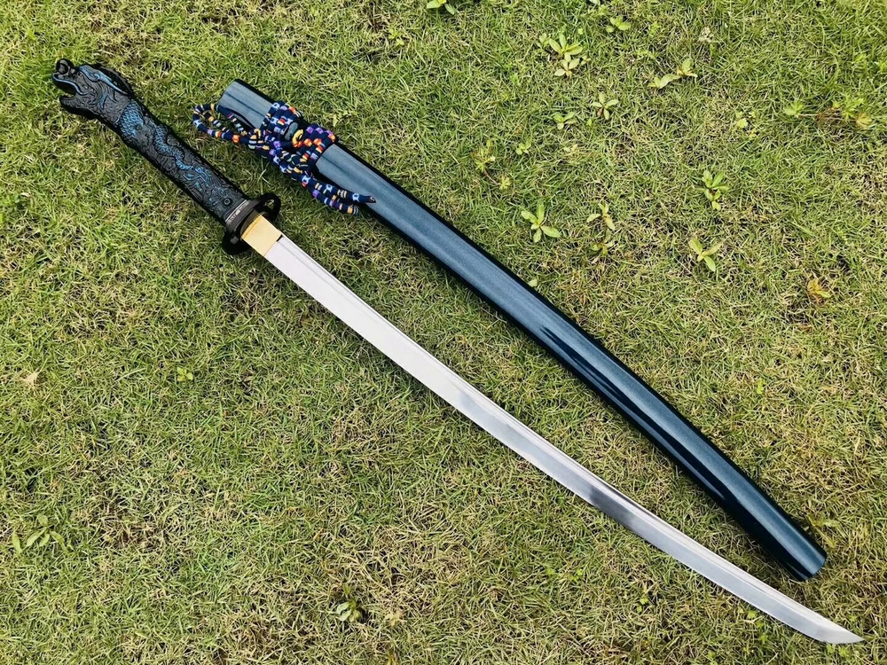 thumbnail image 2 of Battle Ready Japanese Samurai Clay Tempered T-10 High Carbon Steel Nodachi Sword 2 of 14